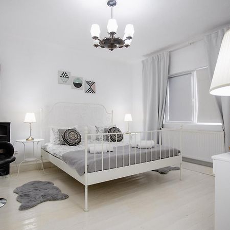 Отель La Maison Blanche Алба-Юлия Экстерьер фото
