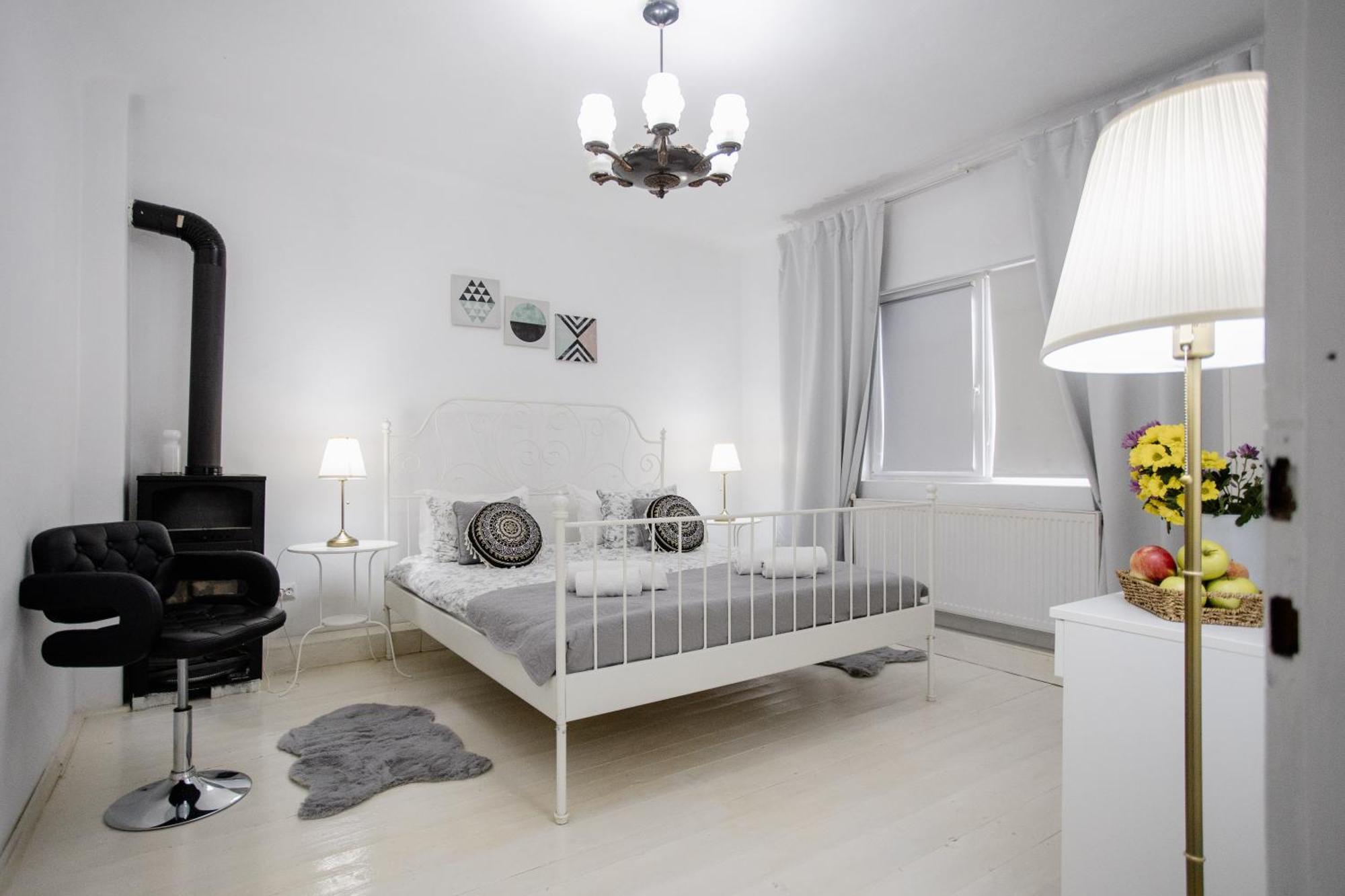 Отель La Maison Blanche Алба-Юлия Экстерьер фото