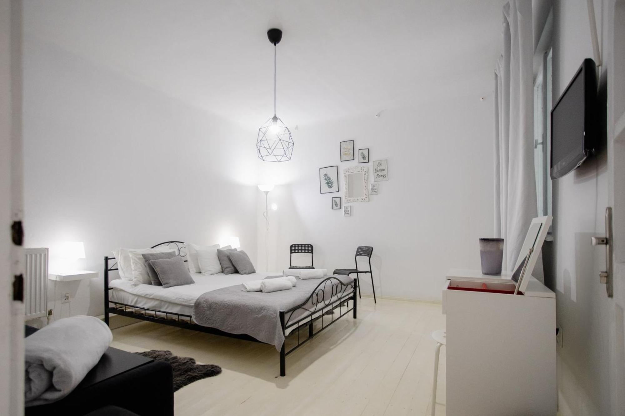 Отель La Maison Blanche Алба-Юлия Экстерьер фото